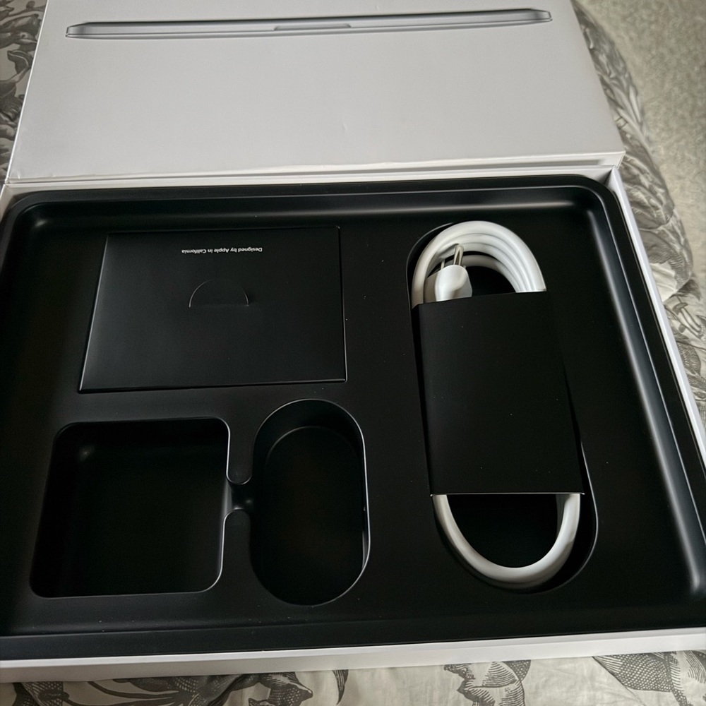 Apple MacBook Pro 13.3 Silver - Picture 4 of 8